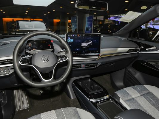 2025 VW Electric Vehicle ID.4 Fast Charging Car Long Range 601km 80.4kWh Battery Hot Selling New Model Good Performance with Sunroof