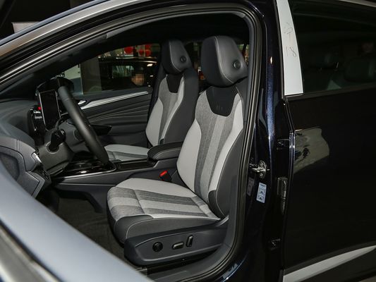 2025 VW Electric Vehicle ID.4 Fast Charging Car Long Range 601km 80.4kWh Battery Hot Selling New Model Good Performance with Sunroof