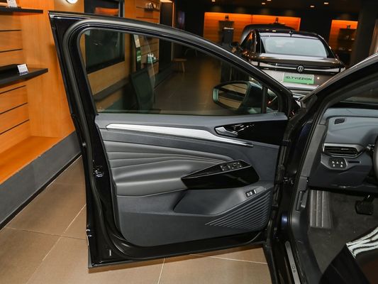 2025 VW Electric Vehicle ID.4 Fast Charging Car Long Range 601km 80.4kWh Battery Hot Selling New Model Good Performance with Sunroof