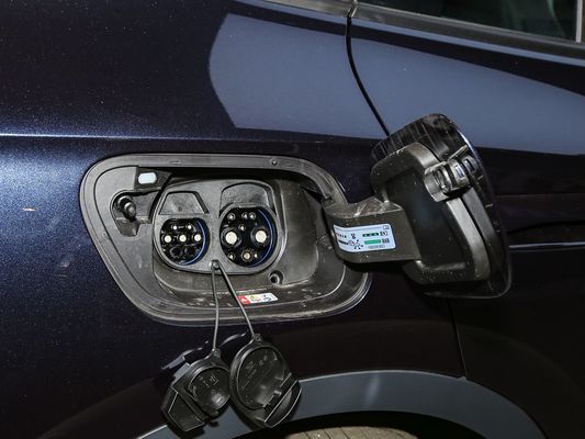 2025 VW Electric Vehicle ID.4 Fast Charging Car Long Range 601km 80.4kWh Battery Hot Selling New Model Good Performance with Sunroof